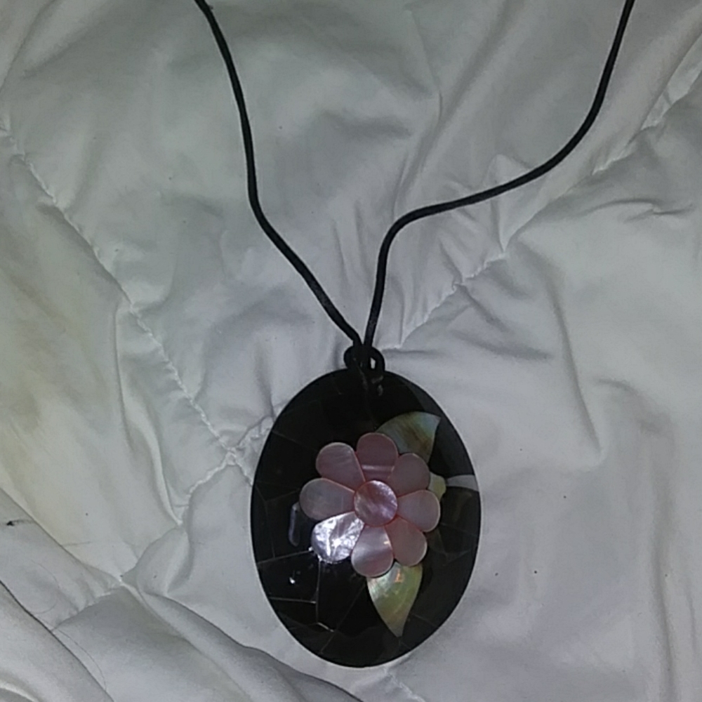๐ Giant floral pendant on fabric cord - Picture 1 of 2